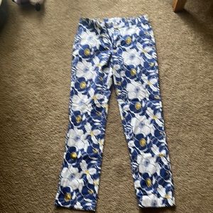 Cute straight leg chino pants. 30x32 from Vineyard Vines.